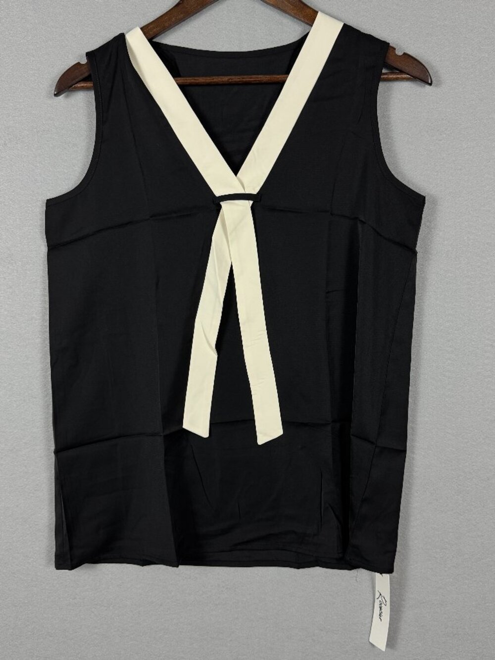 Rooscier Women Black Ivory V Neck Sleeveless Blouse Tie Front Top NWT